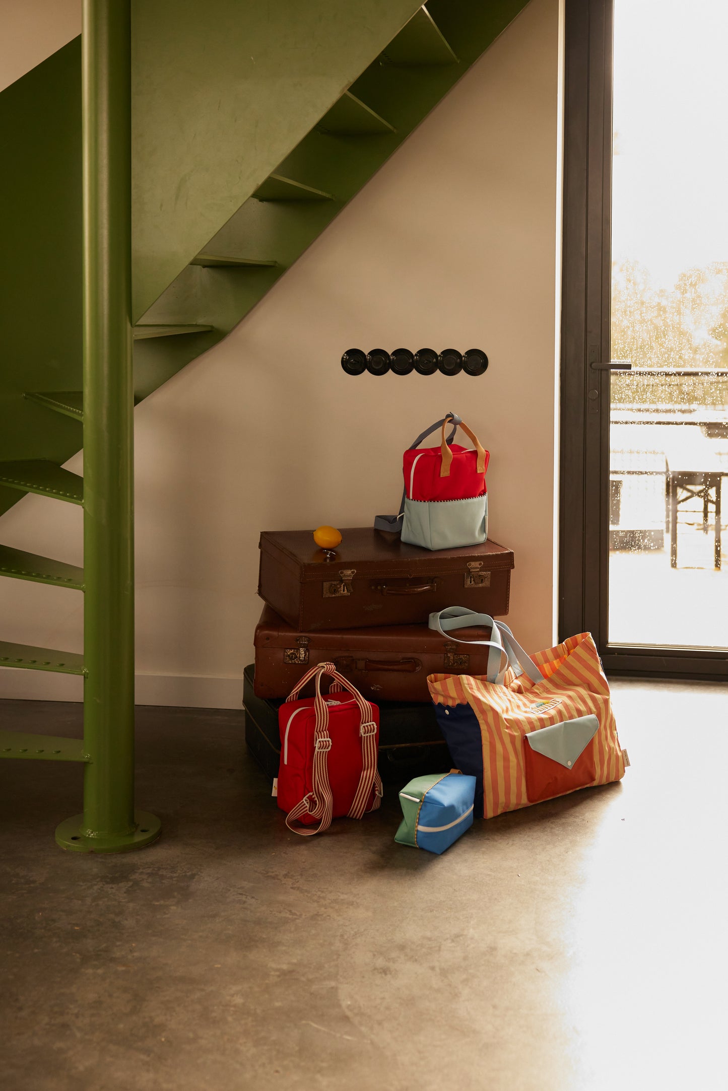 Rugtas klein Colourblocking - Red hat & Zissou blue